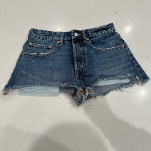 Zara Jean mini shorts 

Size 4. Worn once and in perfect condition!